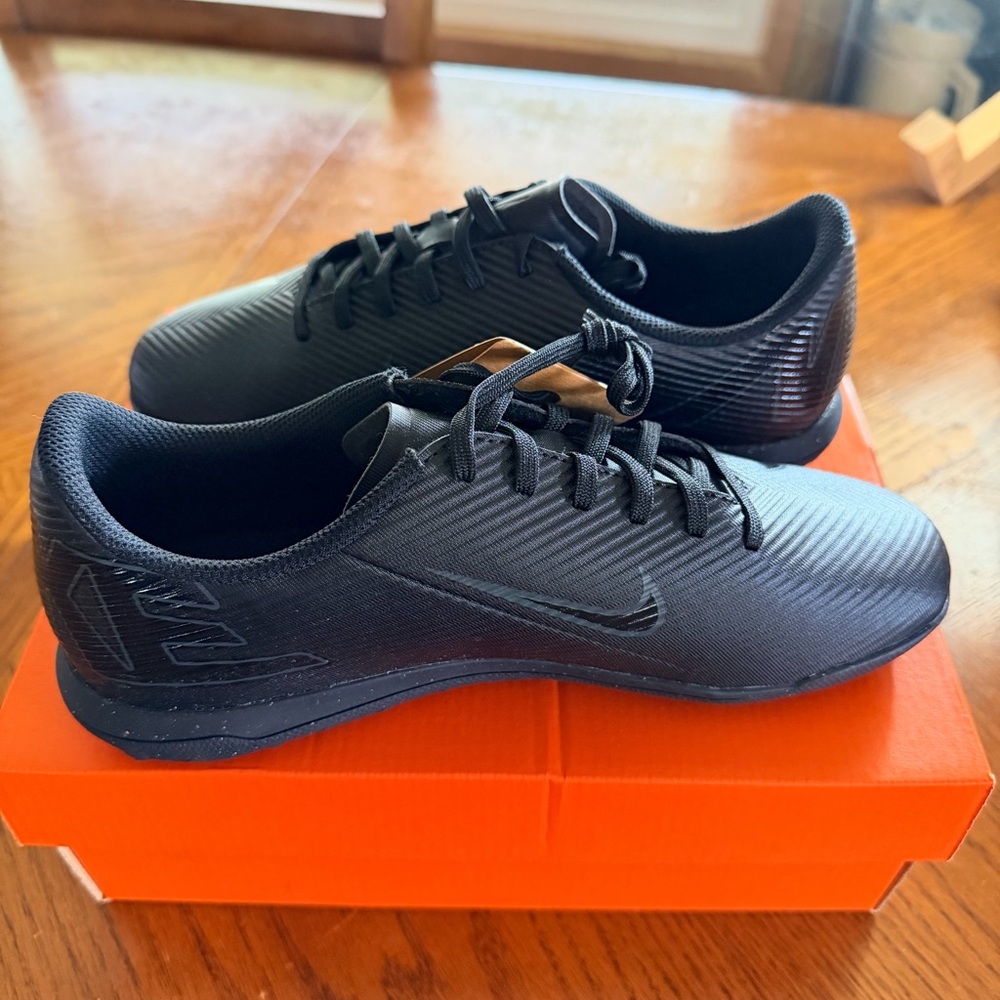 Nike Jr. Mercurial Vapor
16 Club Soccer Turf Shoes NIB NWT